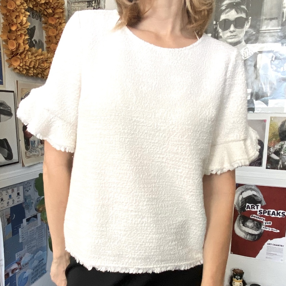 Banana Republic Ivory Top Short Sleeve Size Small boucle knit with frayed trim
